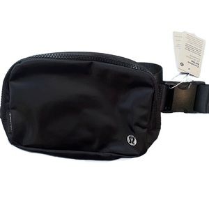 NWT Lululemon Everywhere Belt Bag Black